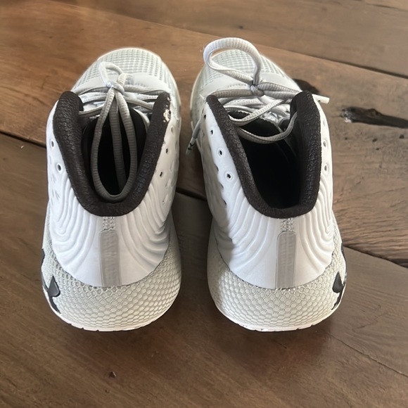 UA HOVR basketball shoes. Size 8 - Picture 4 of 8